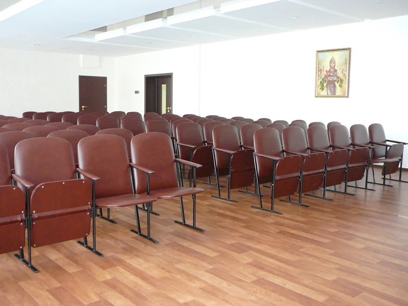 Школьный актовый зал