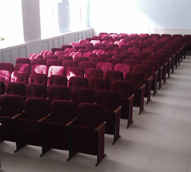 Конференц-зал с современными креслами