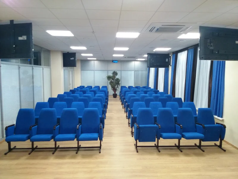 Школьный актовый зал